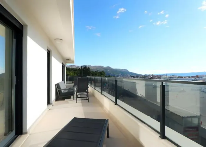 Ilari - Exclusive, Luxury Penthouse 100M2 & Private Garage