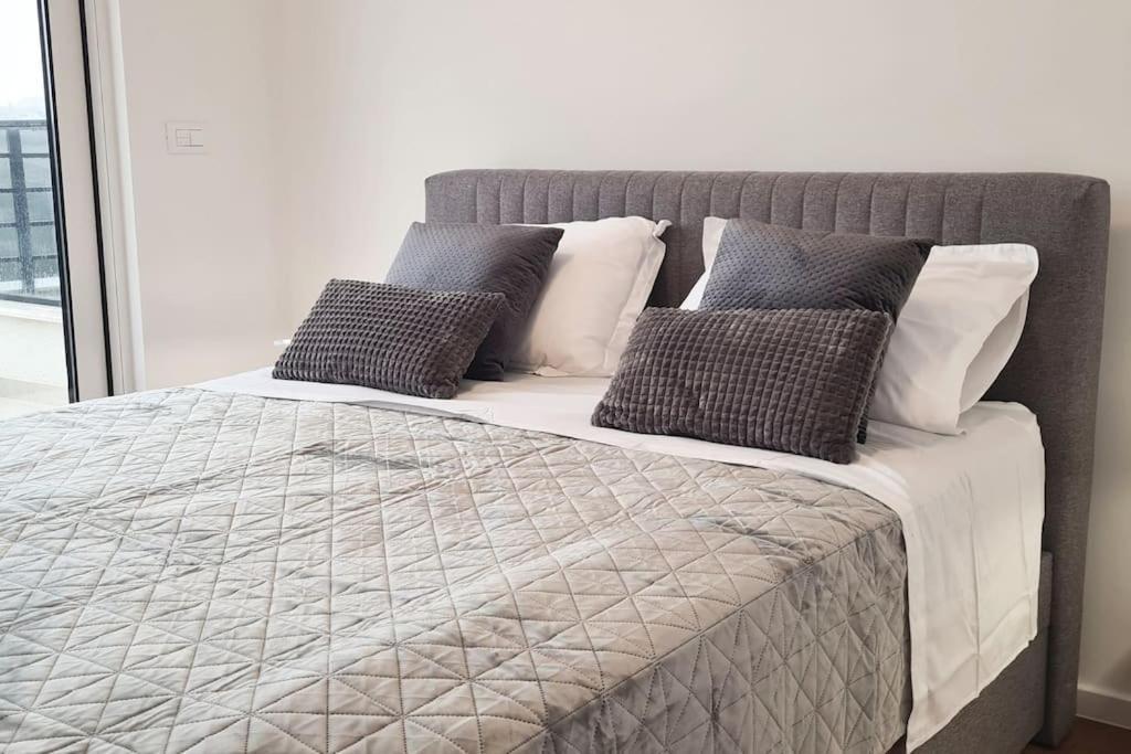 Ilari - Exclusive, Luxury Penthouse 100m2 & Private Garage Apartment *