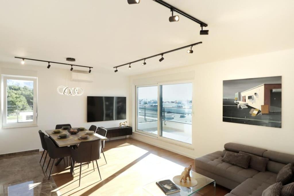 Ilari - Exclusive, Luxury Penthouse 100m2 & Private Garage Split