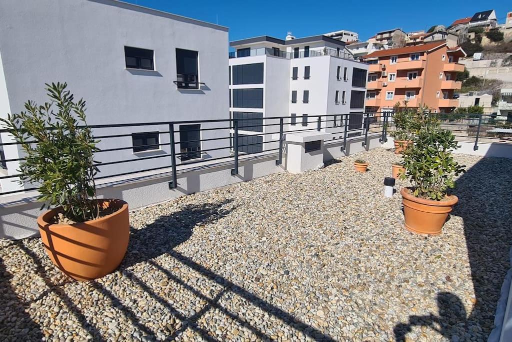 Ilari - Exclusive, Luxury Penthouse 100m2 & Private Garage Apartment *