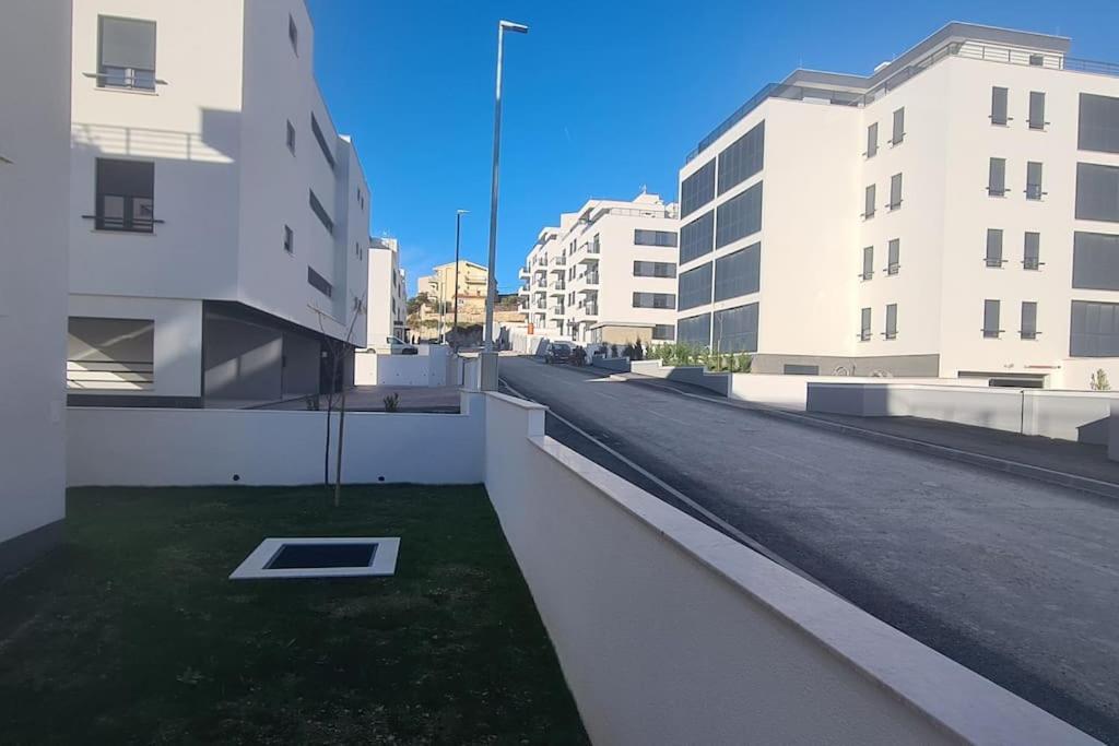 Ilari - Exclusive, Luxury Penthouse 100m2 & Private Garage Apartment *